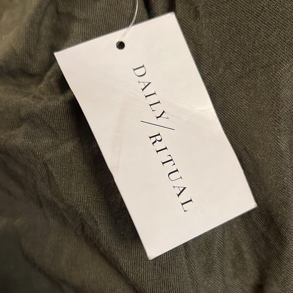 Daily Ritual Women’s Olive Green Jersey Oversized Bunch Sleeve - Picture 3 of 8